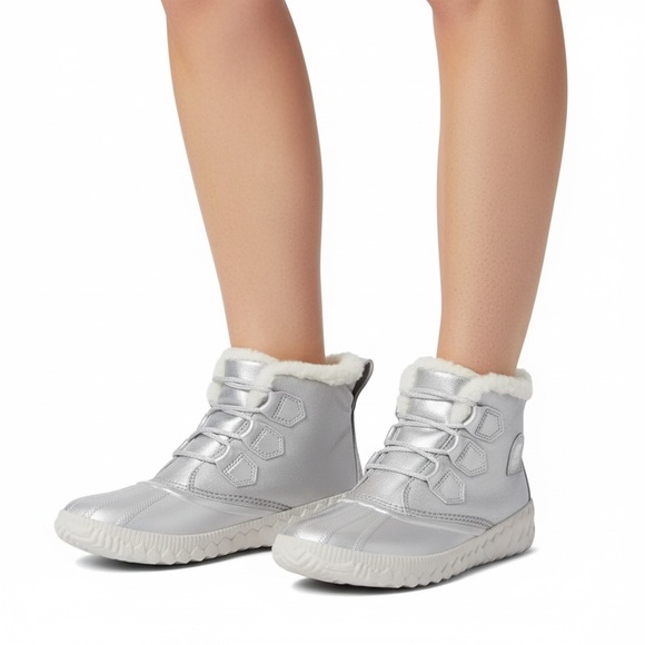 New Sorel Shoes Sorel X Disney Frozen 2 Women's Out 'N About Silver Boot Size 8 - Picture 5 of 9